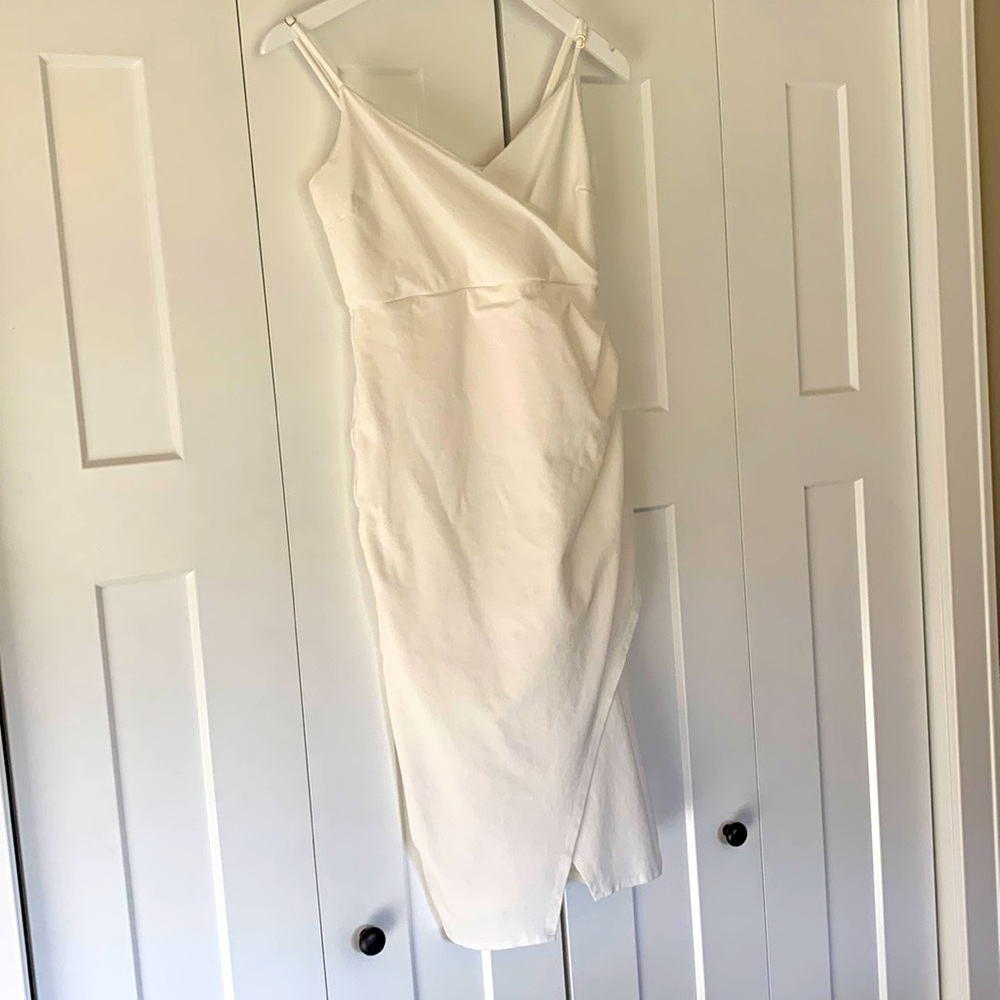 Lulus bodycon white dress. Size medium.